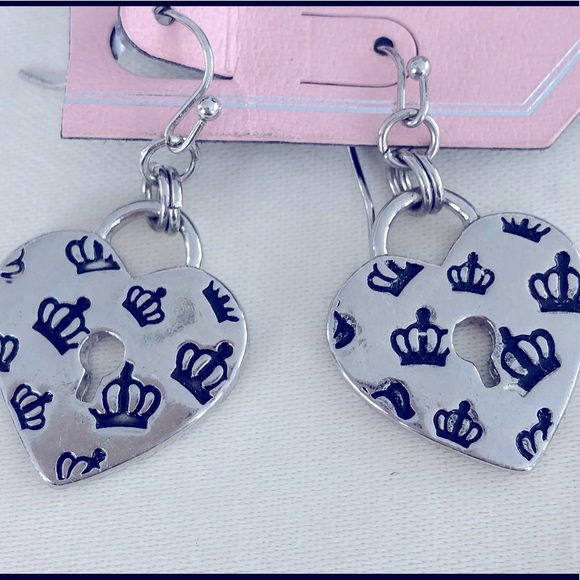 Never worn earrings - Picture 1 of 1